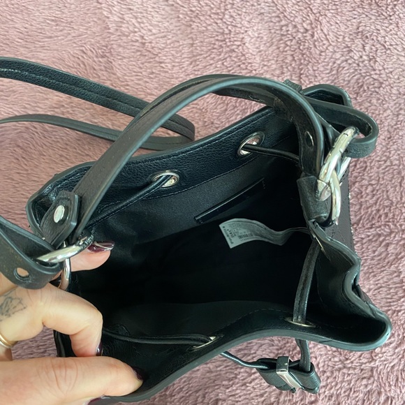 Small black Zara handbag with studs - Picture 2 of 2